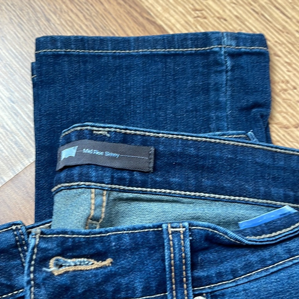 Levi’s | Mid Rise Skinny - Picture 2 of 9
